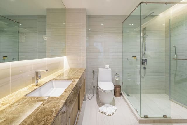 Deluxe Double or Twin Room, Bathtub