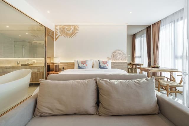 Deluxe Double or Twin Room, Bathtub