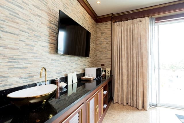 Erawan Suite B