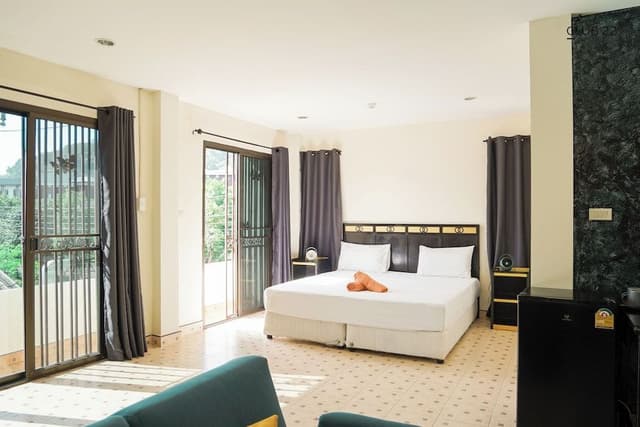 Family Room, 1 King Bed