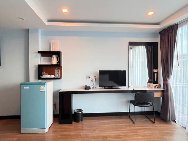 Deluxe Pool View Room