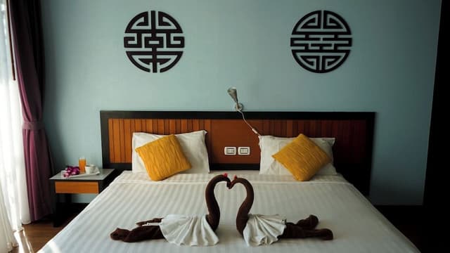Deluxe Pool View Room
