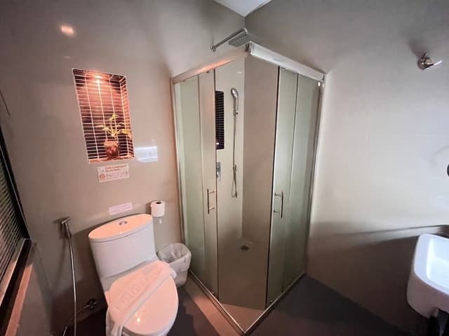 Deluxe Pool Side Room