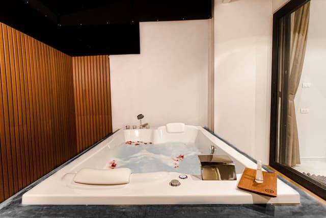 Deluxe Double or Twin Room, Jetted Tub