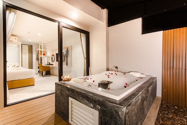 Deluxe Double or Twin Room, Jetted Tub
