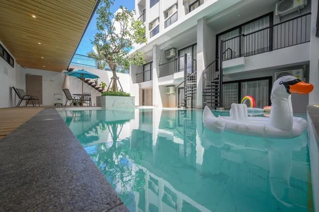 Deluxe Double or Twin Room, Pool Access