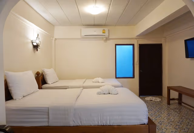 Standard Twin Room