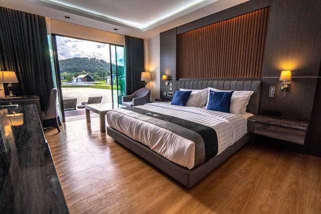 Superior Room, 1 King Bed
