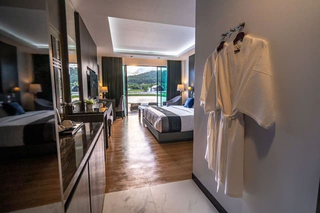 Superior Room, 1 King Bed