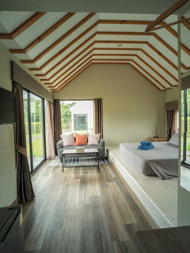 Sweet Hillside Chalet