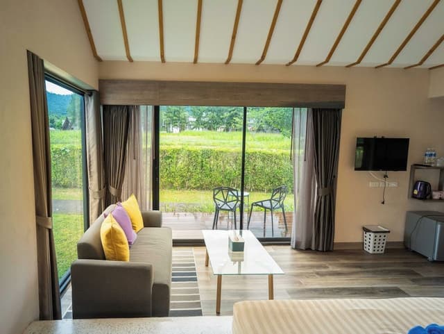 Sweet Hillside Chalet