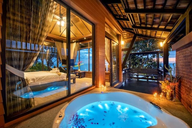 Beachfront Pool Villa One Bedroom