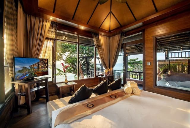 Beachfront Pool Villa One Bedroom
