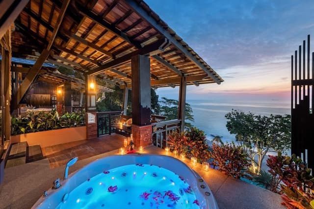 Junior Suite Jacuzzi Seaview