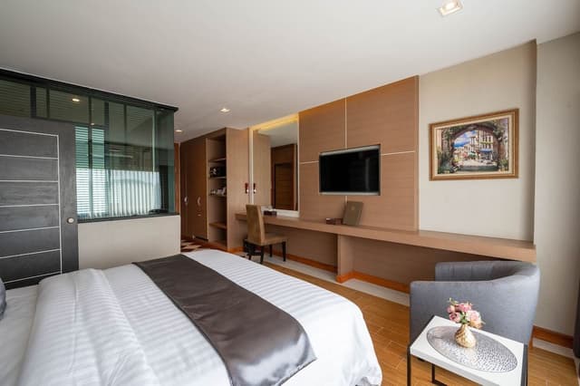 Family Room, 2 Bedrooms