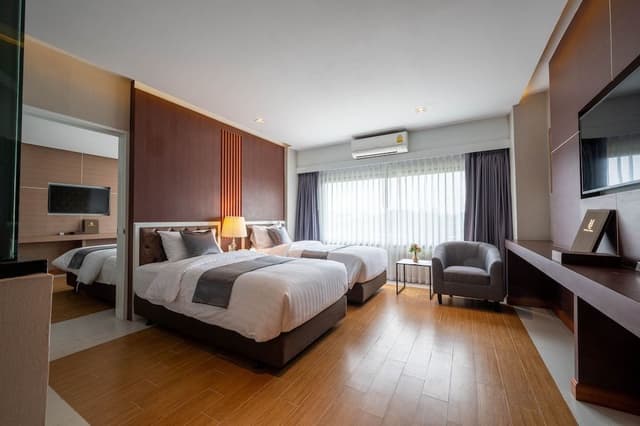 Family Room, 2 Bedrooms