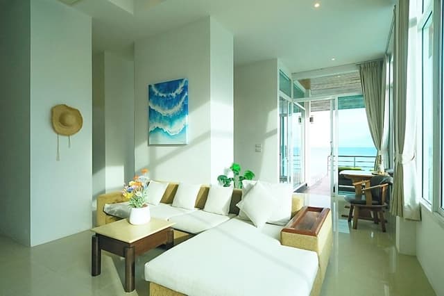 Beachfront Pool Suit