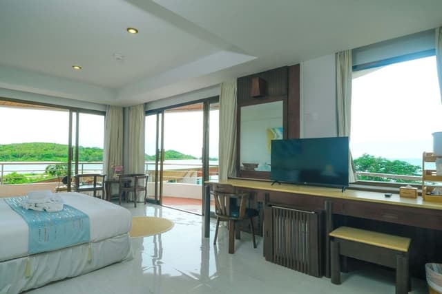 Deluxe Seaview