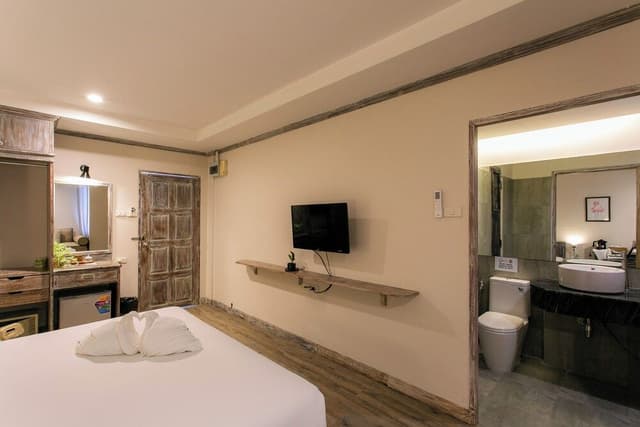 Economy Room