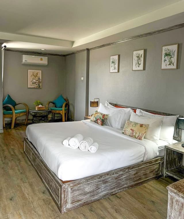 Economy Room