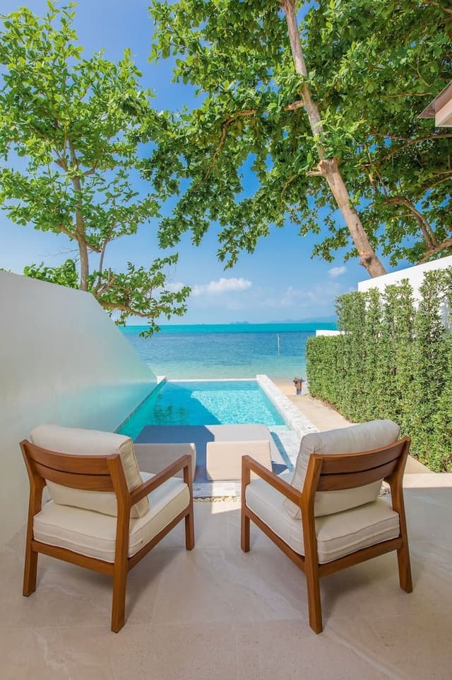 1 bedroom beachfront private pool