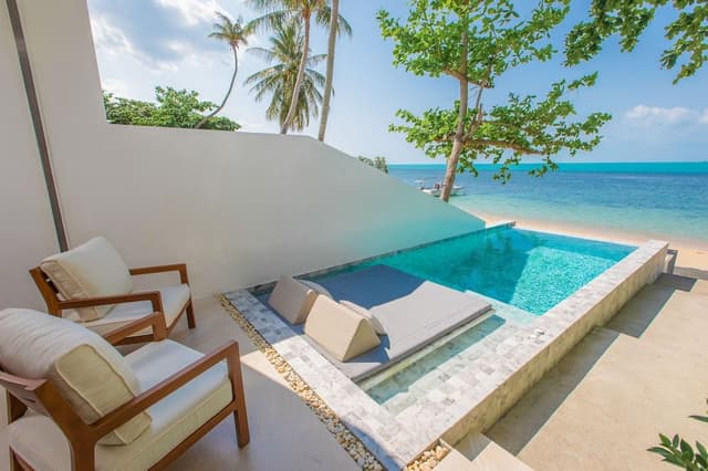 1 bedroom beachfront private pool