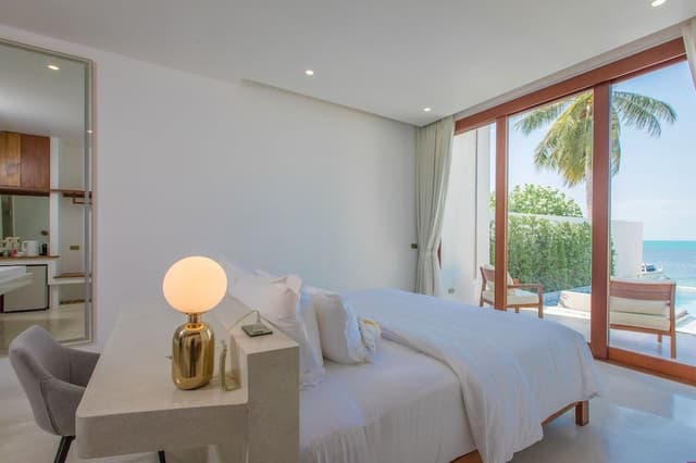 1 bedroom beachfront private pool