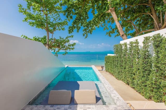 1 bedroom beachfront private pool