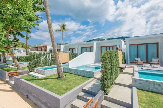 1 bedroom beachfront private pool