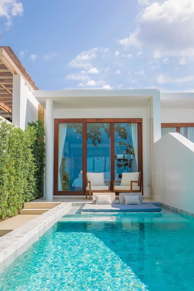 1 bedroom beachfront private pool