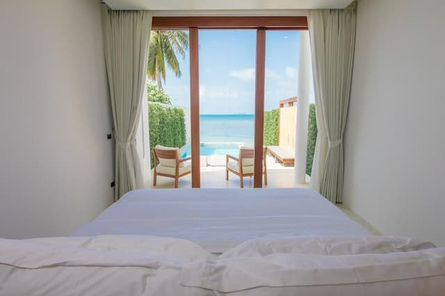 1 bedroom beachfront private pool