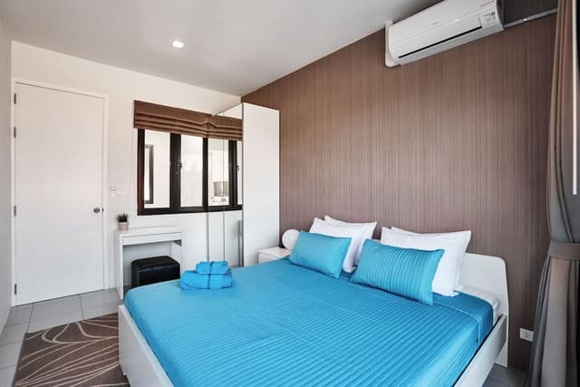 Deluxe Duplex, 3 Bedrooms, Kitchen, Mountain View