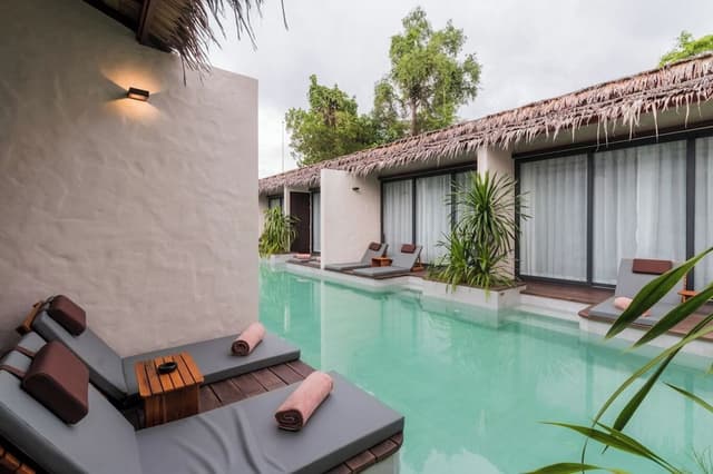 Deluxe Pool Access