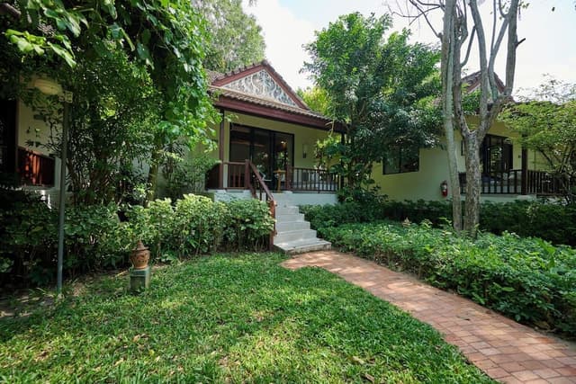 Deluxe Villa, 1 Bedroom, Pool View, Poolside