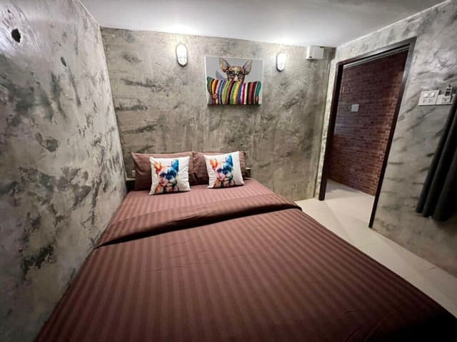 Basic Room, 1 Queen Bed