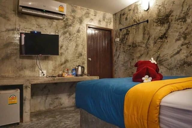 Basic Room, 1 Queen Bed