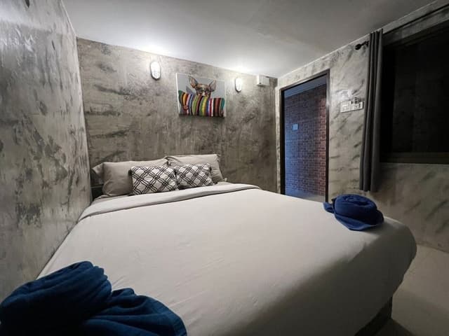 Basic Room, 1 Queen Bed