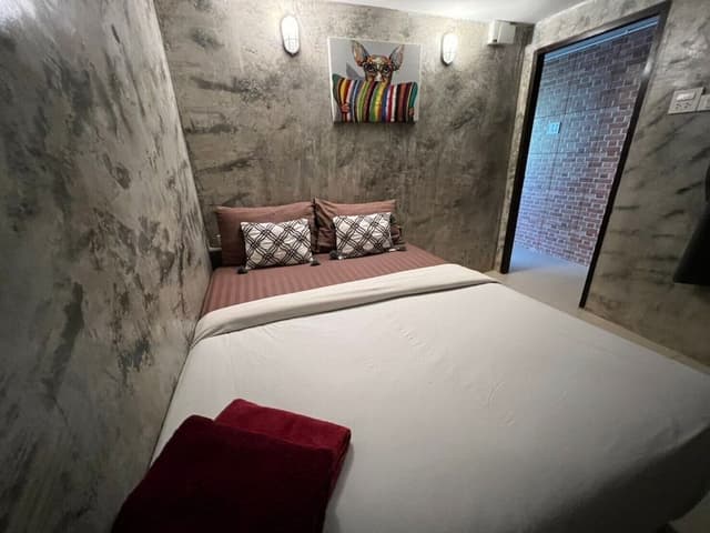 Basic Room, 1 Queen Bed