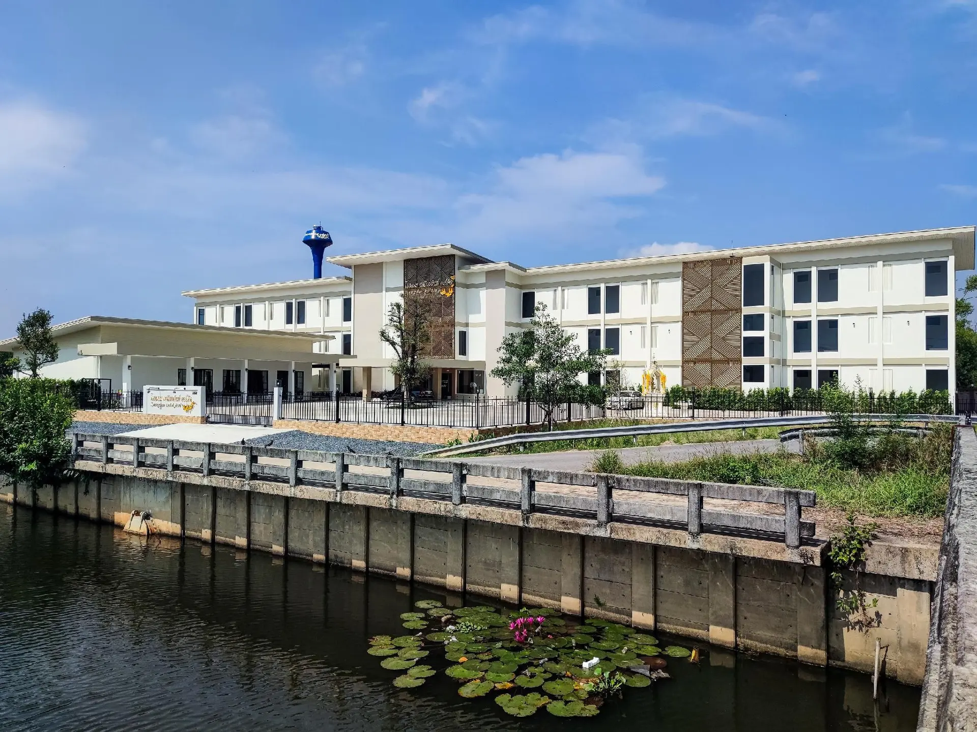โรงแรมเหลืองจันทร์ออร์คิด โรงแรมเหลืองจันทร์ออร์คิด