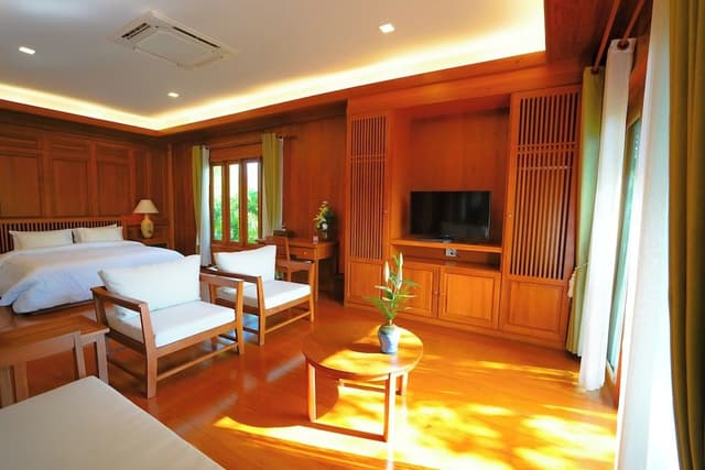 Vanasin Suite