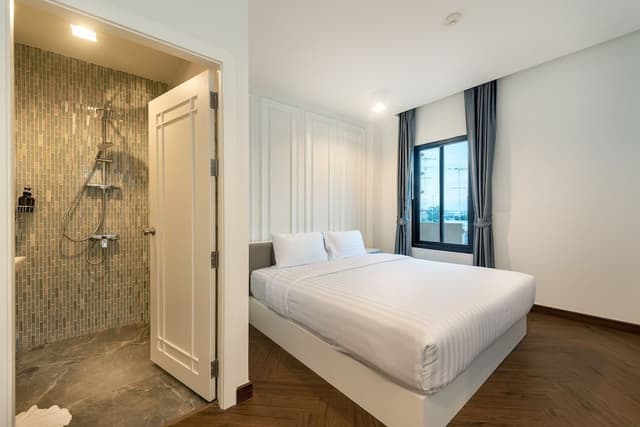 Deluxe Room (King)