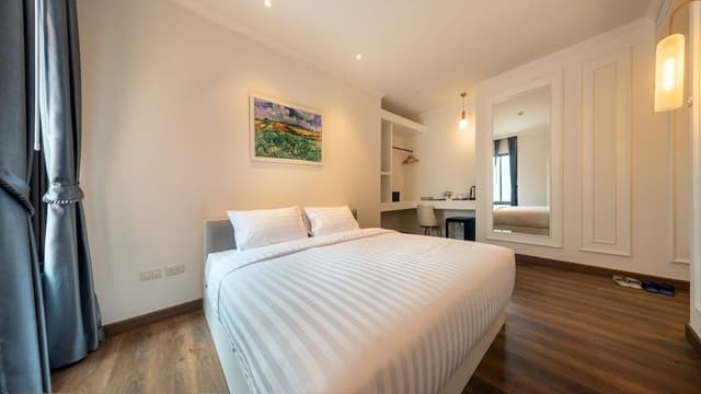 Deluxe Room (King)