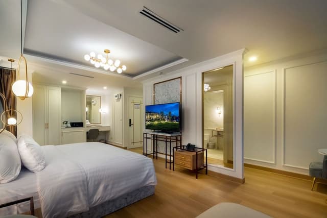 Suite, River View