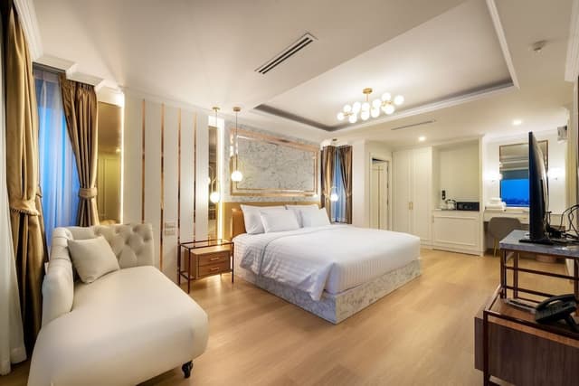 Suite, River View