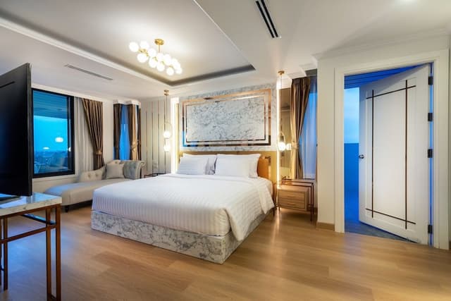 Suite, River View