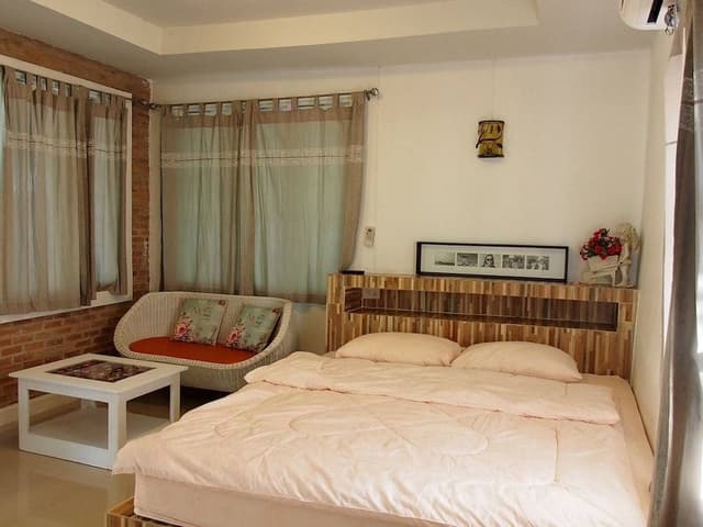 Family Cottage, 1 King Bed, Patio, Garden Area