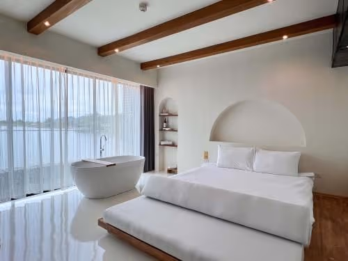 Lake View Love Suite