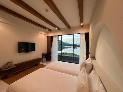 Lake View Twin Room