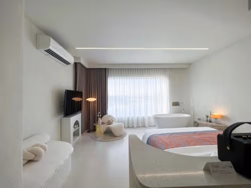 Lake View Suite
