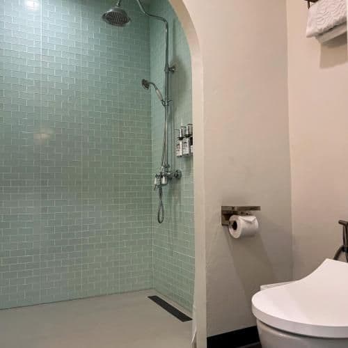 Lake View Suite